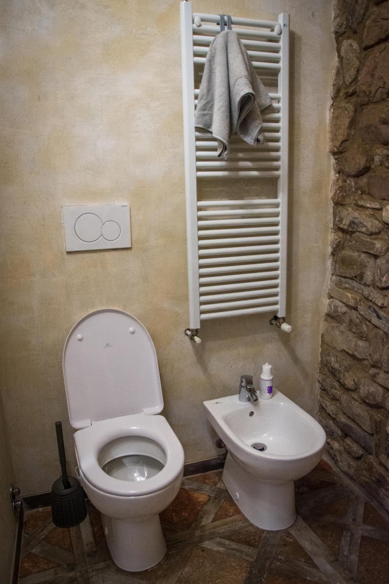 Ferienwohnung Il Nido Di Matilde _Monolocale Design Sul Fiume_ Rossena Exterior foto